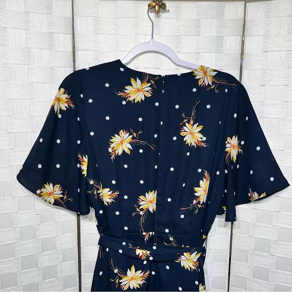 Banana Republic Flutter Sleeve Ruffled Fall Floral Dress Women’s Size 10 - Picture 4 of 12